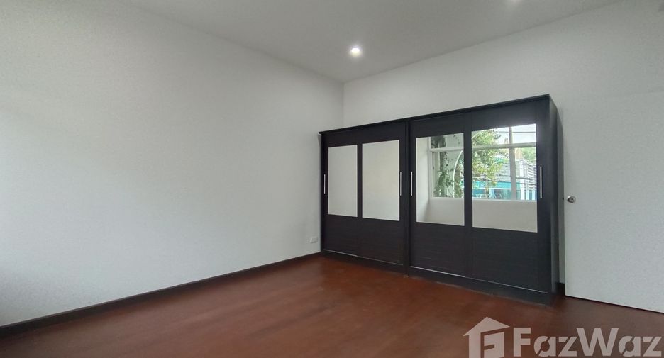For rent 3 bedrooms house in Watthana, Bangkok