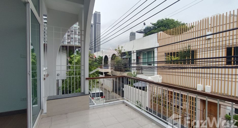 For rent 3 bedrooms house in Watthana, Bangkok
