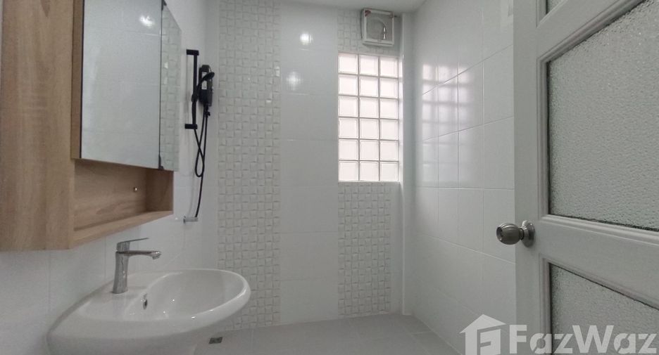 For rent 3 bedrooms house in Watthana, Bangkok