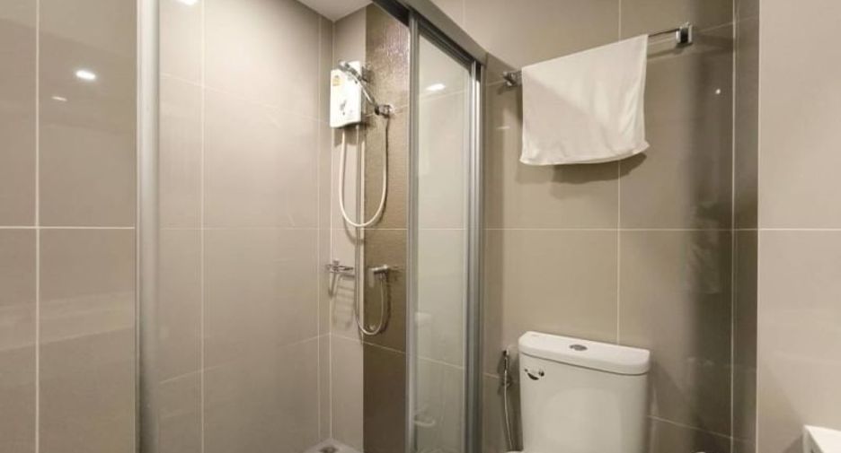 Condo en alquiler de 2 habitaciones en Huai Khwang, Bangkok