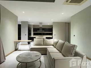 Casa en alquiler de 4 habitaciones en Huai Khwang, Bangkok