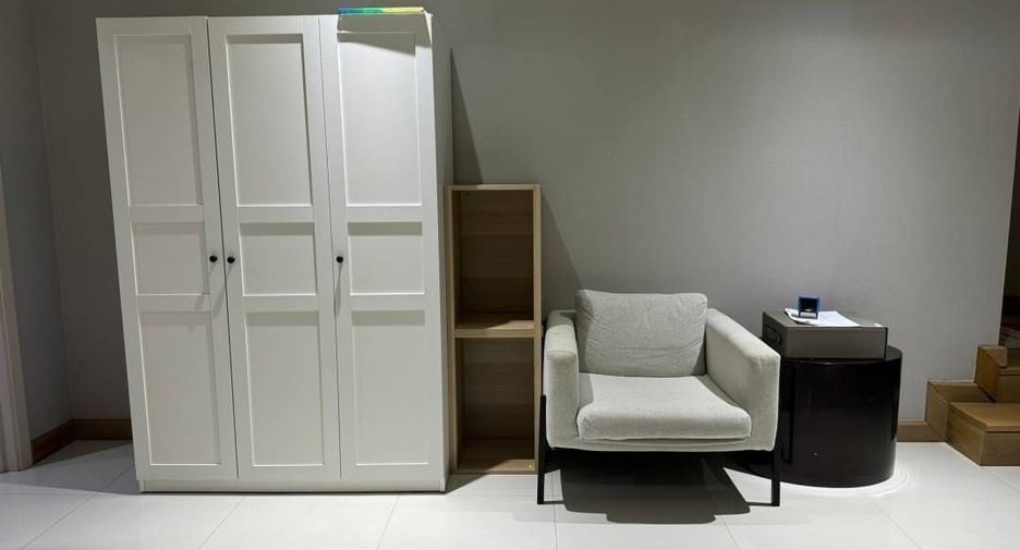 Haus zur Miete mit 4 Zimmer in Huai Khwang, Bangkok