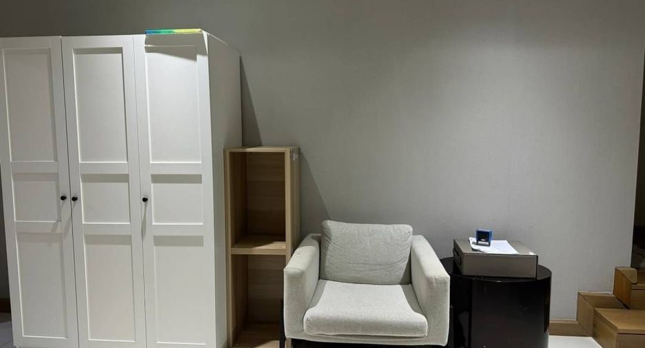 Haus zur Miete mit 4 Zimmer in Huai Khwang, Bangkok