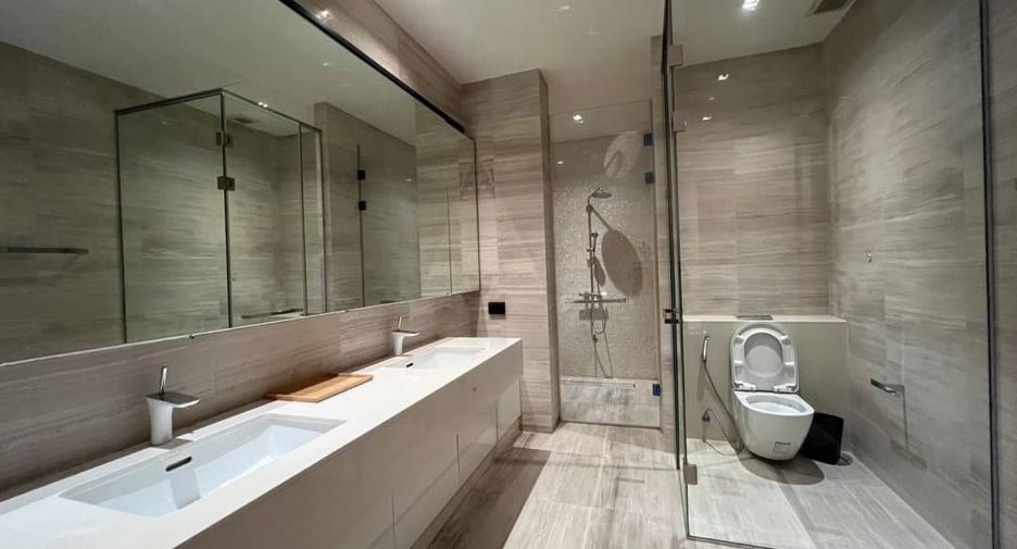 Haus zur Miete mit 4 Zimmer in Huai Khwang, Bangkok