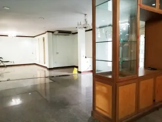 For rent 3 bedrooms house in Huai Khwang, Bangkok