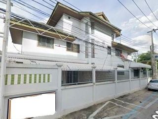 For rent 3 bedrooms house in Huai Khwang, Bangkok