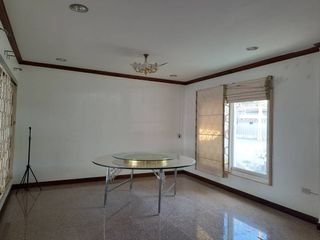 For rent 3 bedrooms house in Huai Khwang, Bangkok