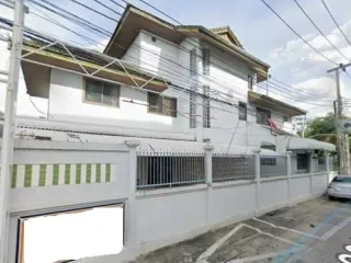 For rent 3 bedrooms house in Huai Khwang, Bangkok