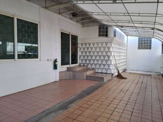 For rent 3 bedrooms house in Huai Khwang, Bangkok
