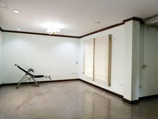 For rent 3 bedrooms house in Huai Khwang, Bangkok