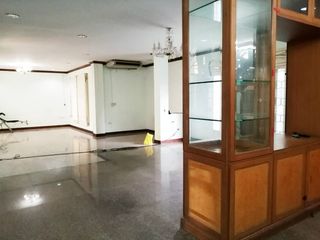 For rent 3 bedrooms house in Huai Khwang, Bangkok