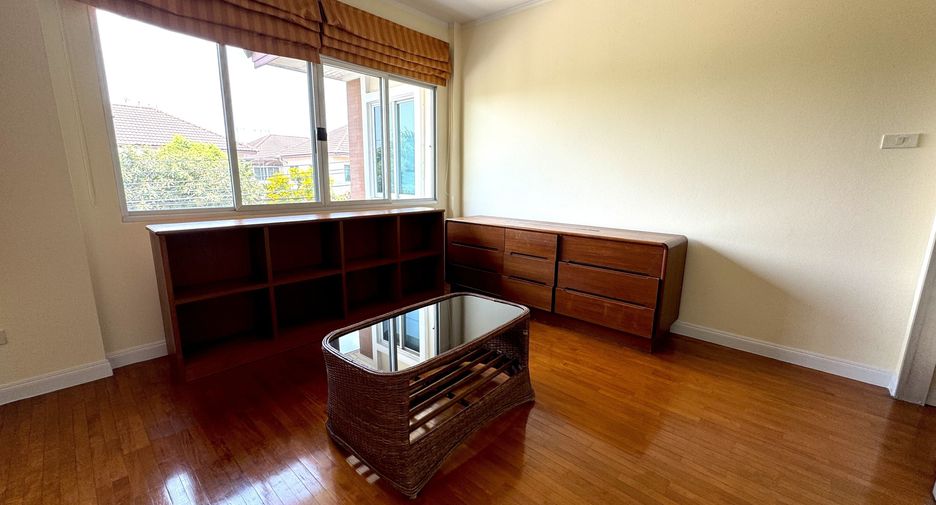 For rent 4 bedrooms house in Saphan Sung, Bangkok