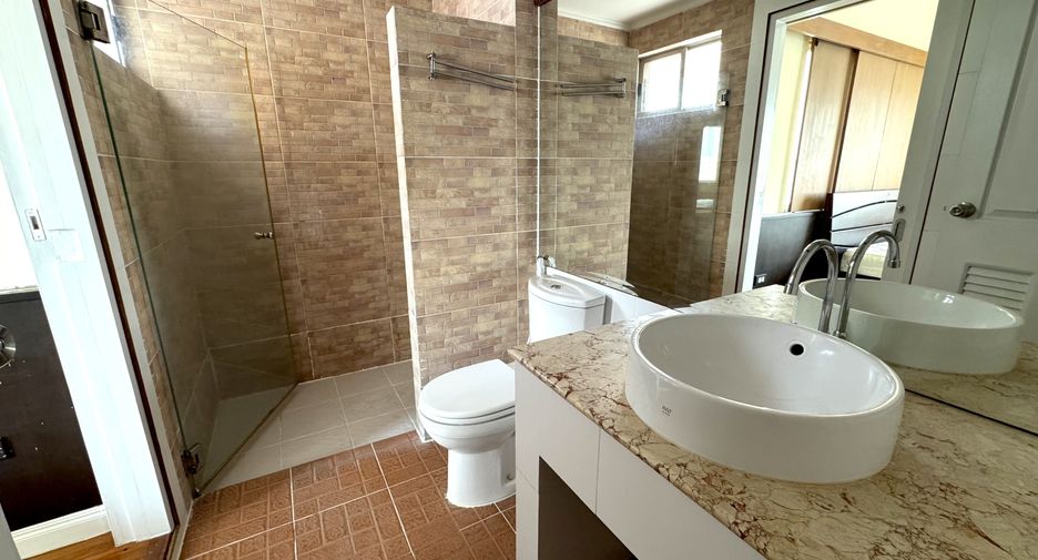 For rent 4 bedrooms house in Saphan Sung, Bangkok
