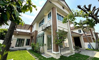 Casa en alquiler de 4 habitaciones en Saphan Sung, Bangkok