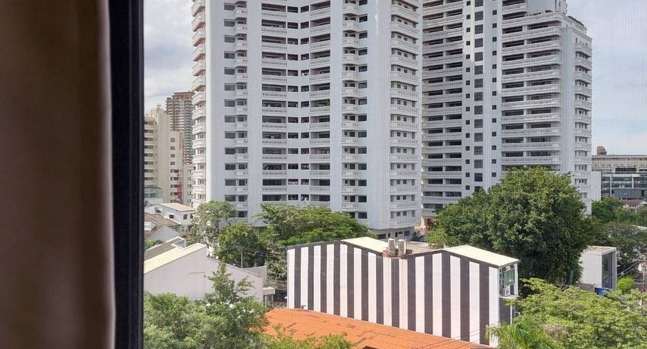 For rent 2 bedrooms apartment in Watthana, Bangkok