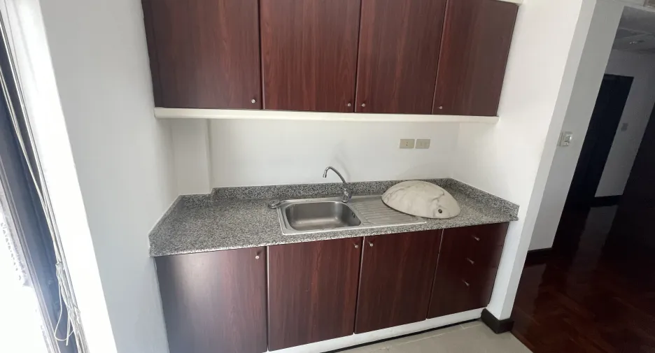 For rent 2 bedrooms condo in Pathum Wan, Bangkok