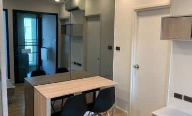 Wohnung zur Miete mit 1 Zimmer in Huai Khwang, Bangkok