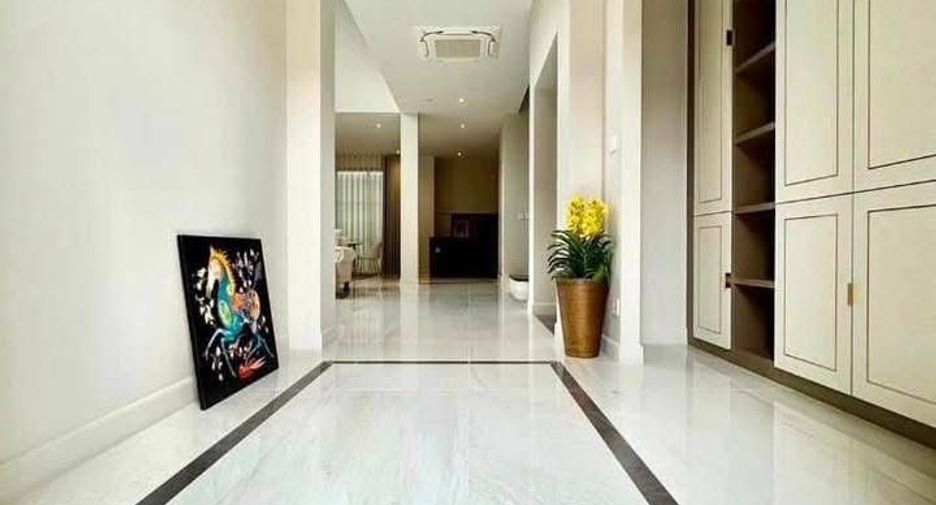 For rent 5 bedrooms house in Saphan Sung, Bangkok