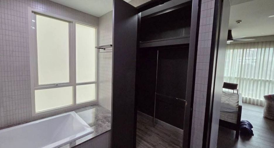 For rent 2 bedrooms condo in Pathum Wan, Bangkok