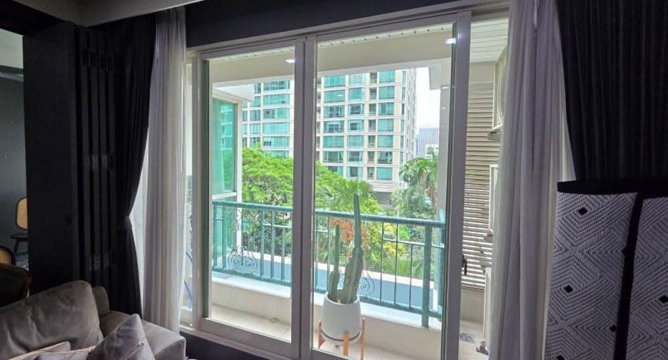 For rent 2 bedrooms condo in Pathum Wan, Bangkok