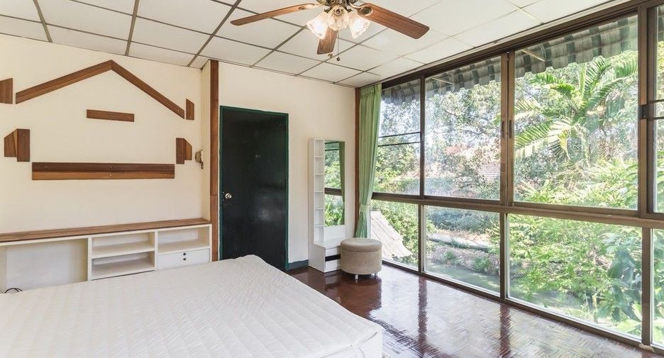 For rent 2 bedrooms townhouse in Bang Na, Bangkok