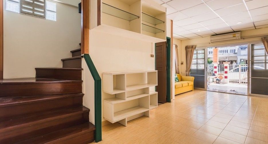For rent 2 bedrooms townhouse in Bang Na, Bangkok