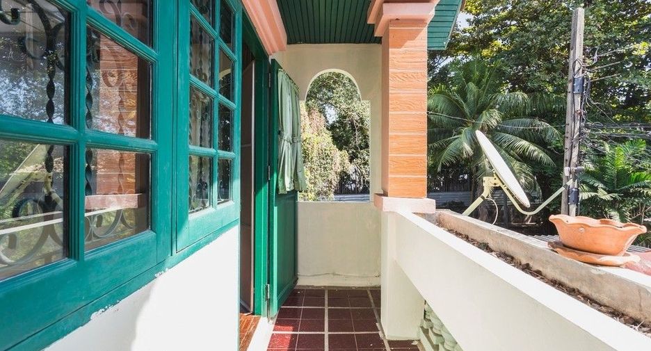 For rent 2 bedrooms townhouse in Bang Na, Bangkok