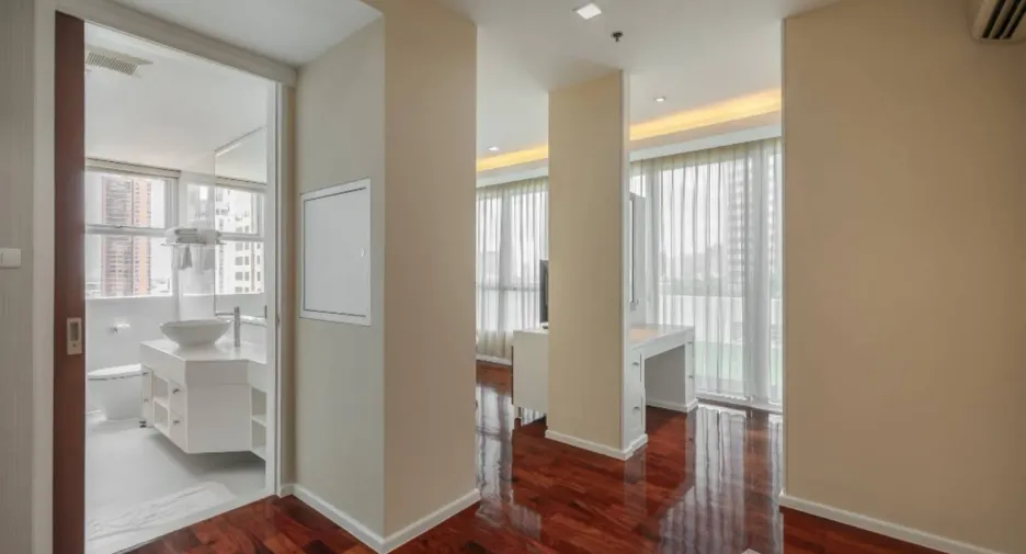 For rent 3 bedrooms apartment in Khlong Toei, Bangkok