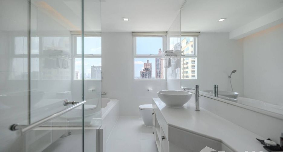 For rent 3 bedrooms apartment in Khlong Toei, Bangkok