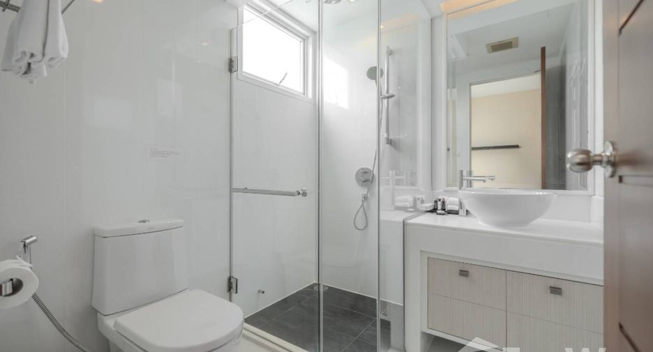 For rent 3 bedrooms apartment in Khlong Toei, Bangkok