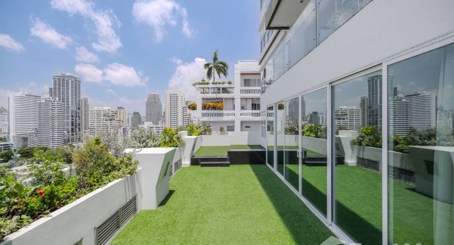 For rent 3 bedrooms apartment in Khlong Toei, Bangkok