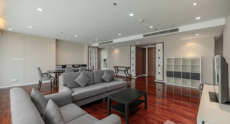 For rent 3 bedrooms apartment in Khlong Toei, Bangkok