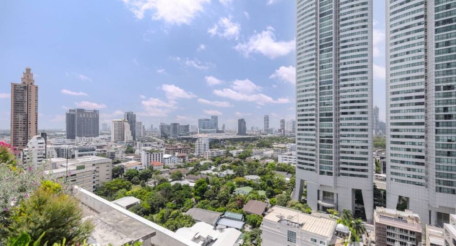 For rent 3 bedrooms apartment in Khlong Toei, Bangkok