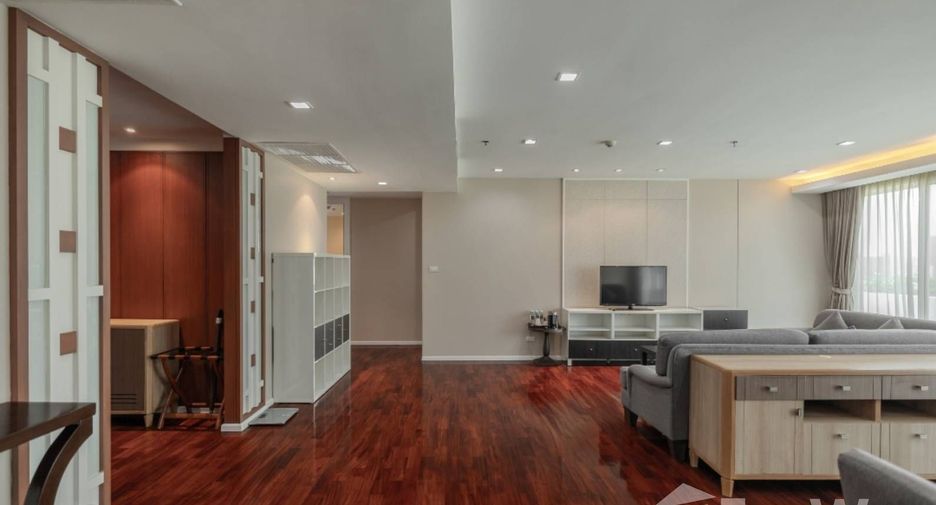For rent 3 bedrooms apartment in Khlong Toei, Bangkok