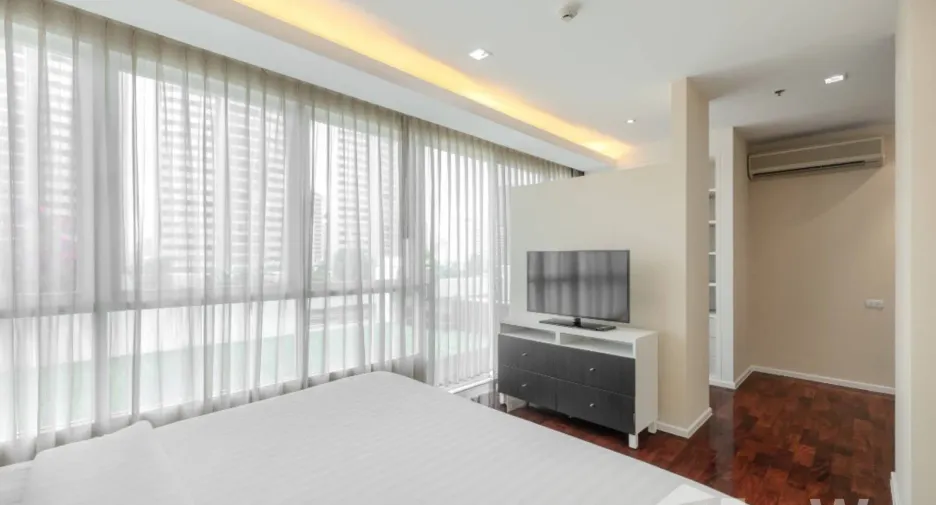 For rent 3 bedrooms apartment in Khlong Toei, Bangkok