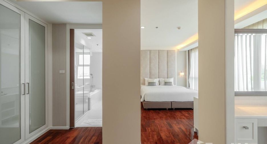 For rent 3 bedrooms apartment in Khlong Toei, Bangkok