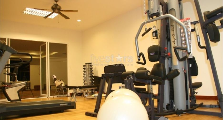 For rent 3 bedrooms condo in Yan Nawa, Bangkok