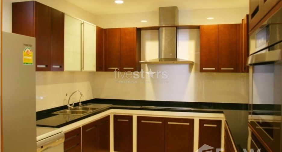 For rent 3 bedrooms condo in Yan Nawa, Bangkok