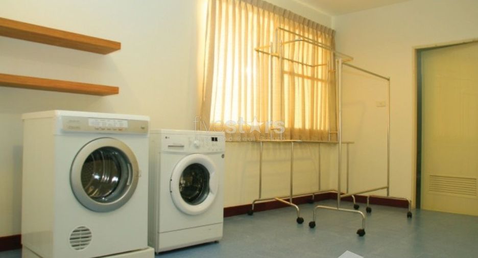 For rent 3 bedrooms condo in Yan Nawa, Bangkok