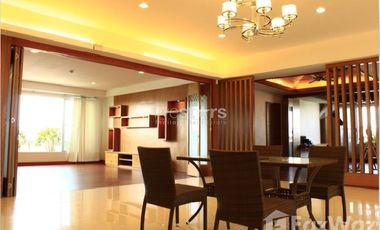 For rent 3 bedrooms condo in Yan Nawa, Bangkok