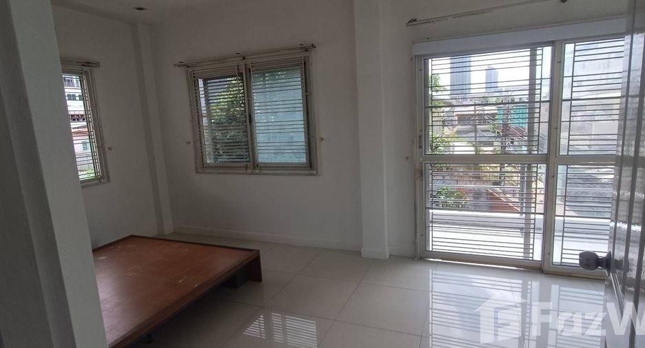 Haus zur Miete mit 3 Zimmer in Bang Kho Laem, Bangkok