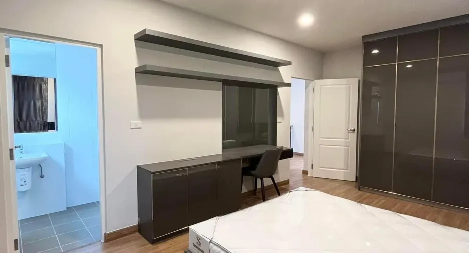For rent 4 bedrooms house in Don Mueang, Bangkok