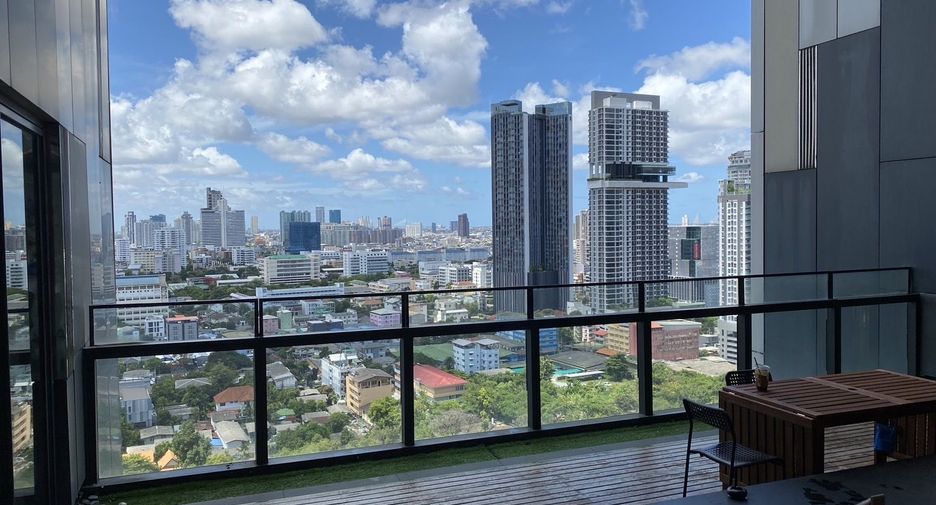 À louer 3 chambres condo à Sathon, Bangkok