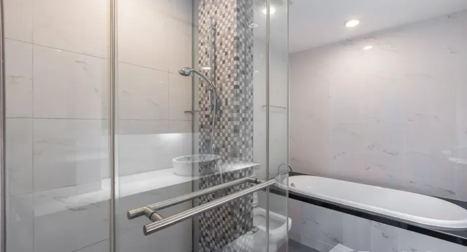 For rent 2 bedrooms condo in Sathon, Bangkok