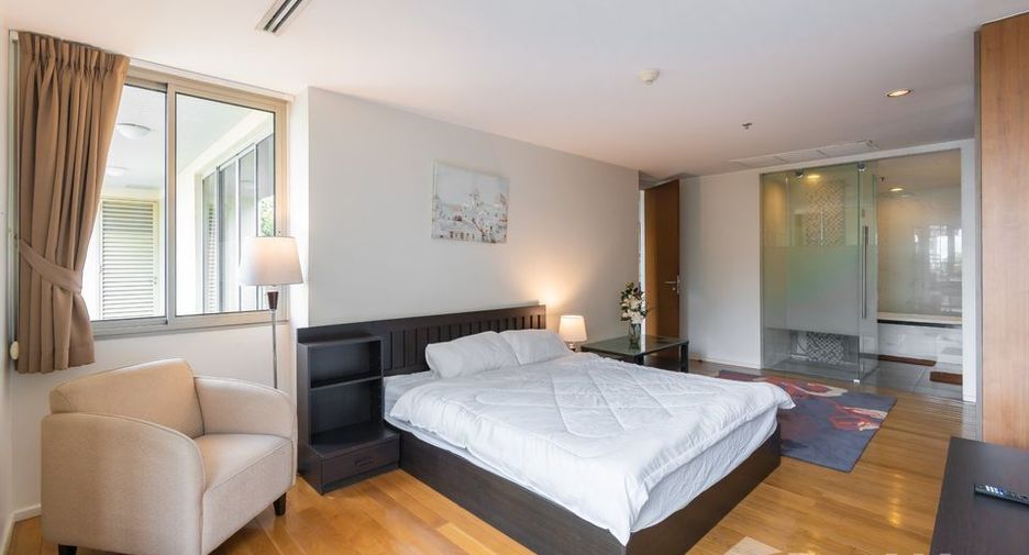 For rent 2 bedrooms condo in Sathon, Bangkok