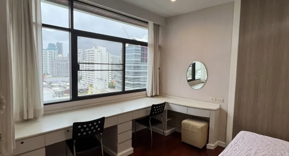 For rent 4 bedrooms condo in Watthana, Bangkok