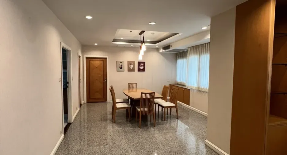 For rent 4 bedrooms condo in Watthana, Bangkok