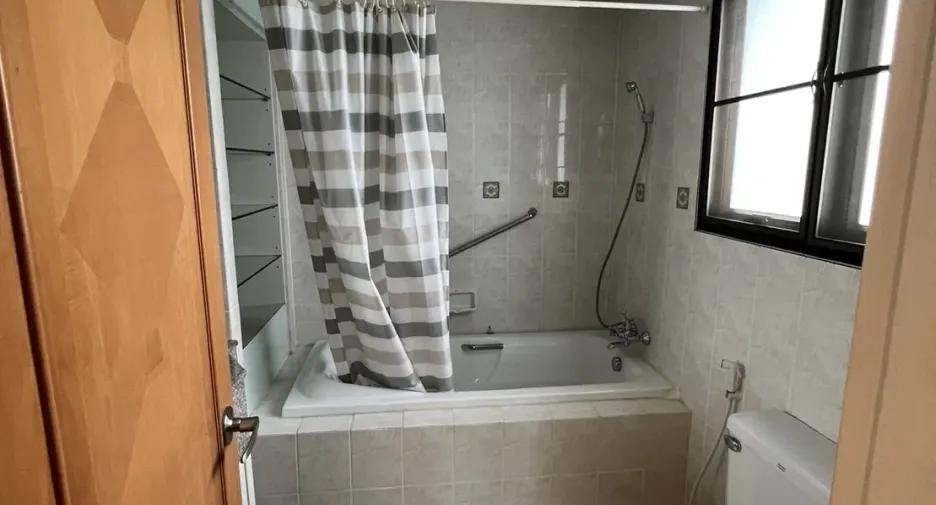 For rent 4 bedrooms condo in Watthana, Bangkok