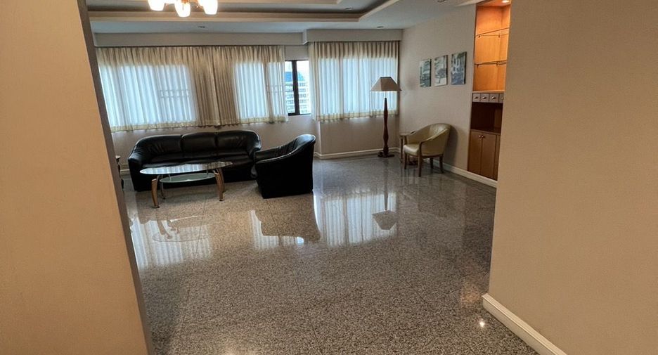 For rent 4 bedrooms condo in Watthana, Bangkok