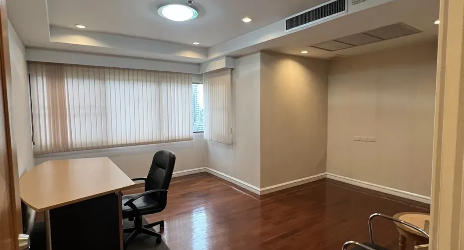 For rent 4 bedrooms condo in Watthana, Bangkok